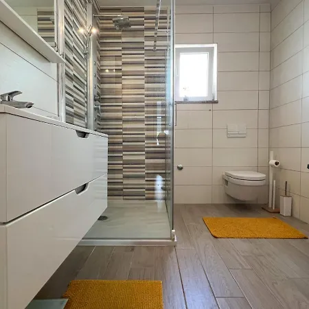 Apartment Princess With Sea View And Private Parking For 2 Cars Dramalj