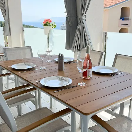 Princess With Sea View And Private Parking For 2 Cars דירה *