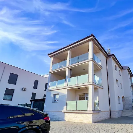 Apartment Princess With Sea View And Private Parking For 2 Cars