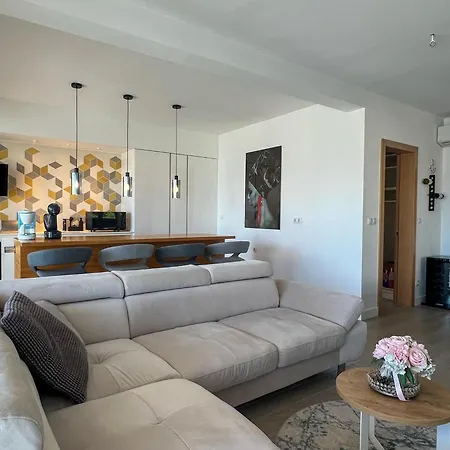 Princess With Sea View And Private Parking For 2 Cars Apartment Dramalj