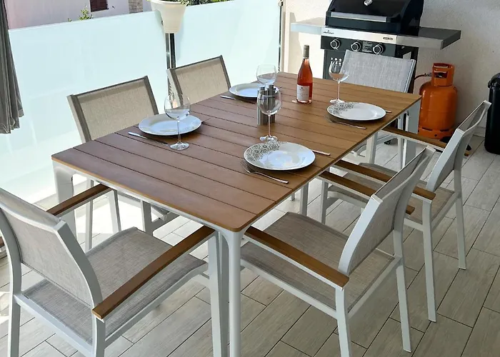 Princess With Sea View And Private Parking For 2 Cars Apartment Dramalj