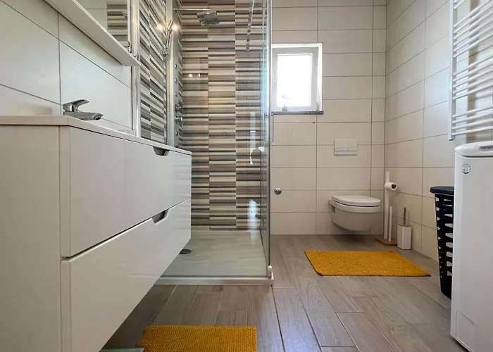 Apartment Princess With Sea View And Private Parking For 2 Cars Dramalj