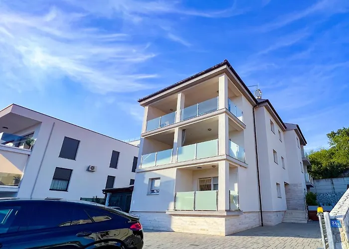 Apartment Princess With Sea View And Private Parking For 2 Cars