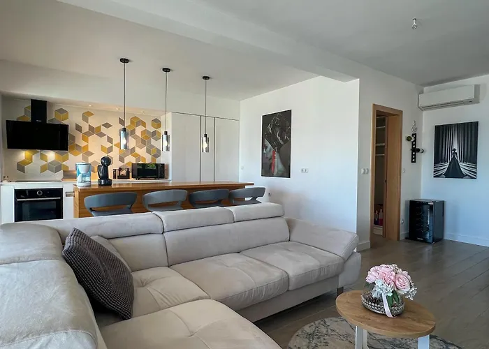 Princess With Sea View And Private Parking For 2 Cars Apartment Dramalj