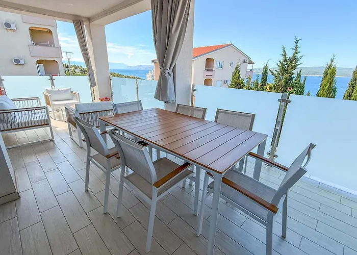 Apartment Princess With Sea View And Private Parking For 2 Cars