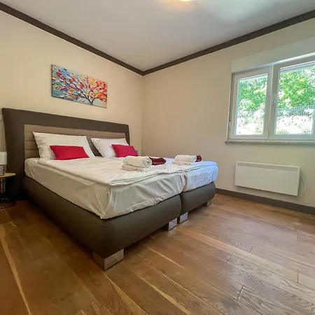 Princess With Sea View And Private Parking For 2 Cars Apartman